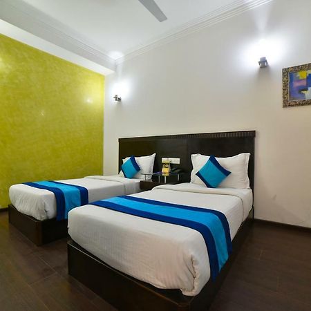 Hotel Mint Casa Нью-Дели Экстерьер фото