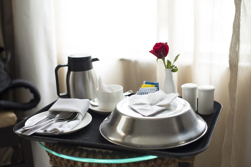 Hotel Mint Casa Нью-Дели Экстерьер фото
