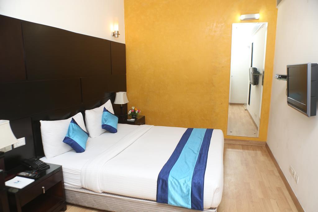 Hotel Mint Casa Нью-Дели Экстерьер фото