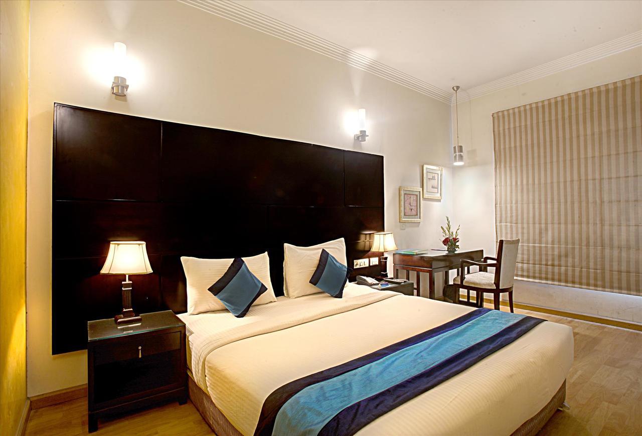 Hotel Mint Casa Нью-Дели Экстерьер фото