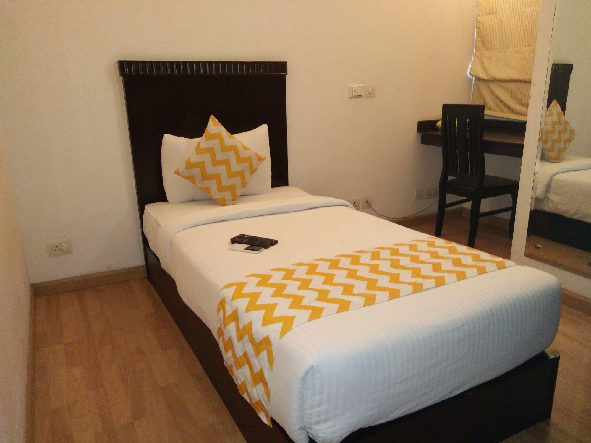 Hotel Mint Casa Нью-Дели Экстерьер фото