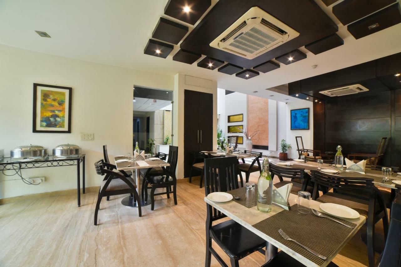 Hotel Mint Casa Нью-Дели Экстерьер фото